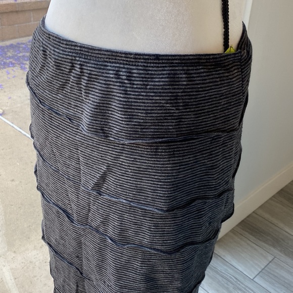 Max Studio lettuce layered stripe skirt M - Picture 2 of 8